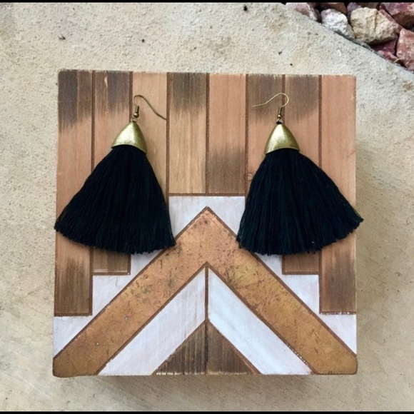 the RYANN style handmade tassel earrings - Picture 2 of 3